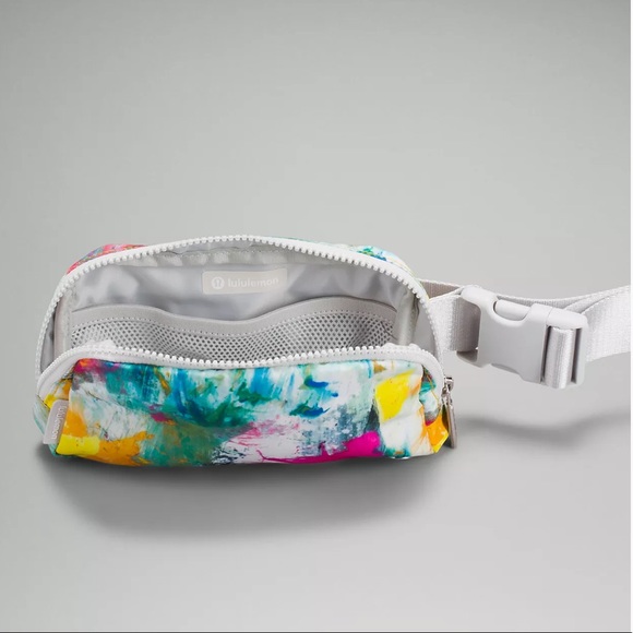 Lululemon Everywhere Belt Bag White multi LAST ONE - Picture 4 of 6